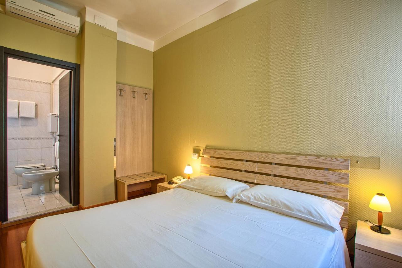 Hotel Calypso Вентимилья Экстерьер фото